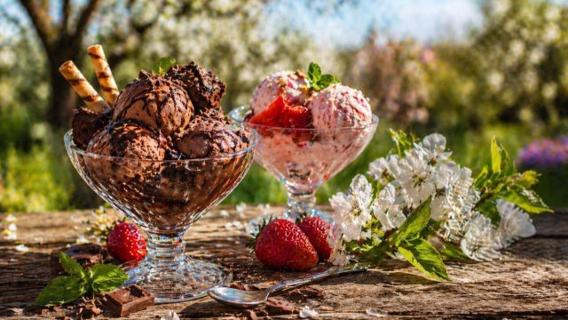 Pierwsze lody po&nbsp;zimie – jakie smaki najlepiej otwierają sezon?
